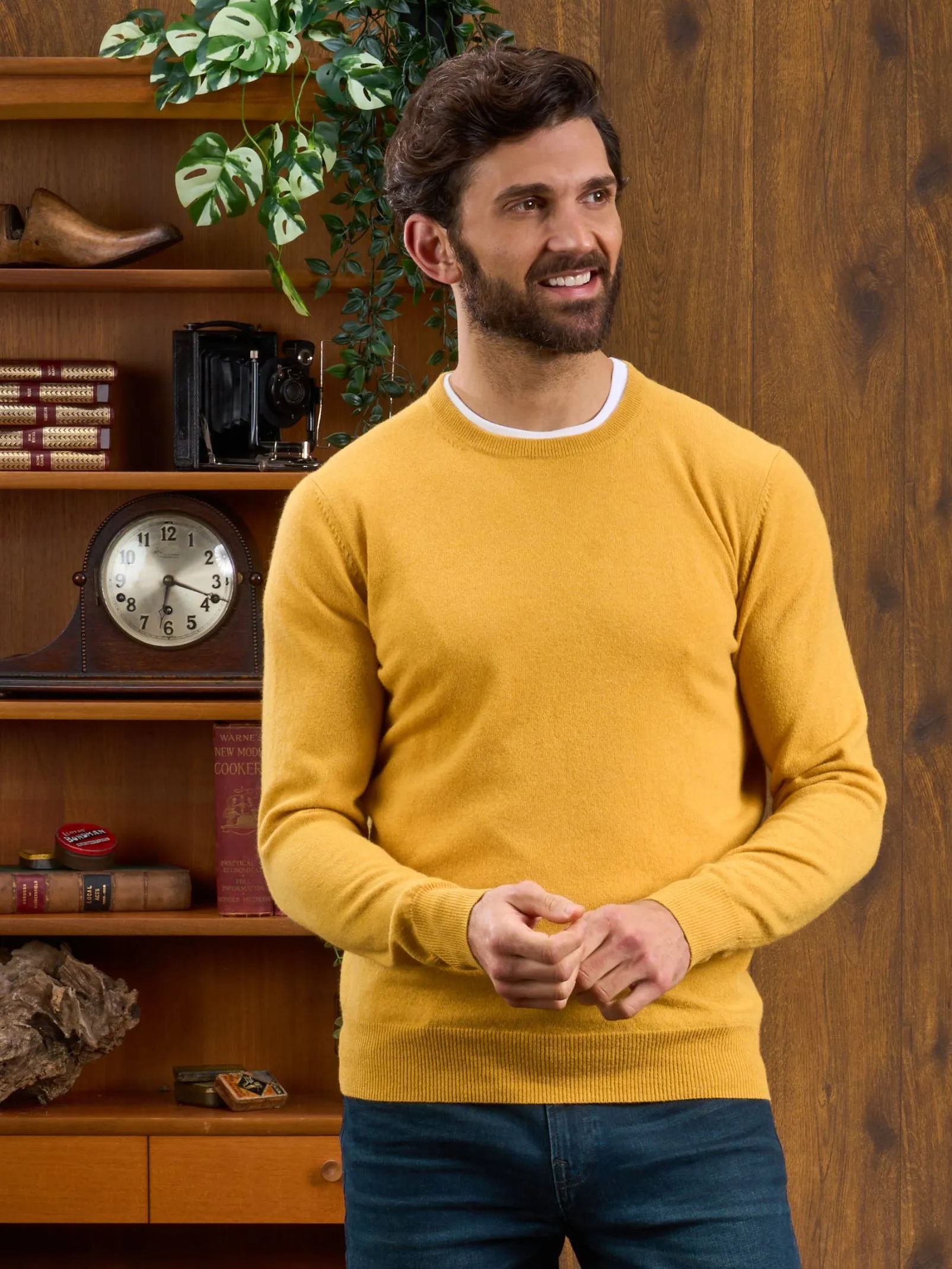 Men's Geelong Lambswool Crew Neck Jumper In Honeybee - Regular Fit